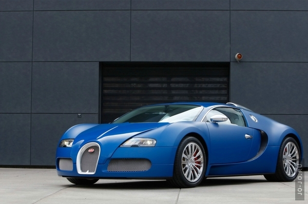 Bugatti Veyron bleu centenaire