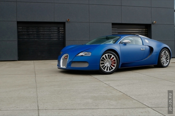 Bugatti Veyron bleu centenaire