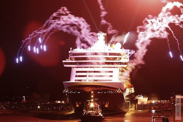 Лайнер "Disney Dream" спущен на воду в Германии