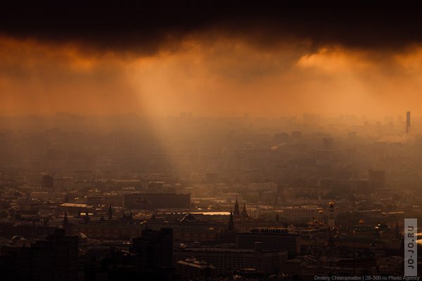 Необычный рассвет над Москвой