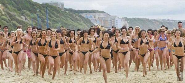 Девушки в бикини установили мировой рекорд