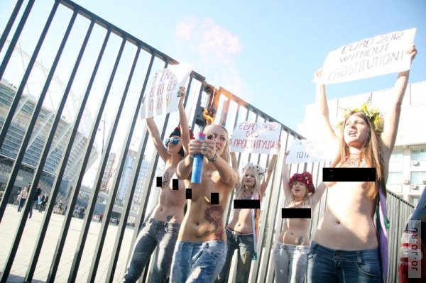  FEMEN  -2012