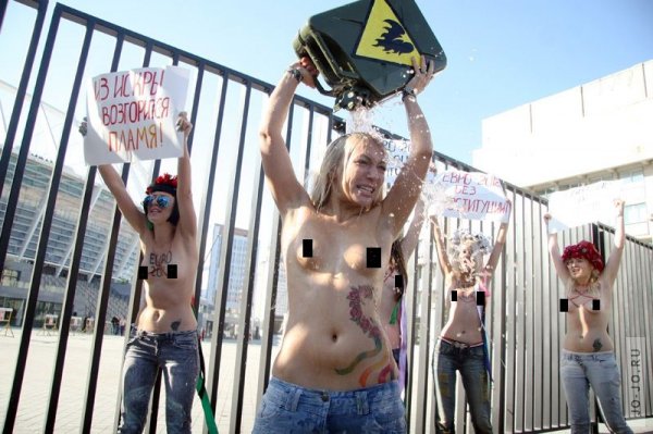  FEMEN  -2012