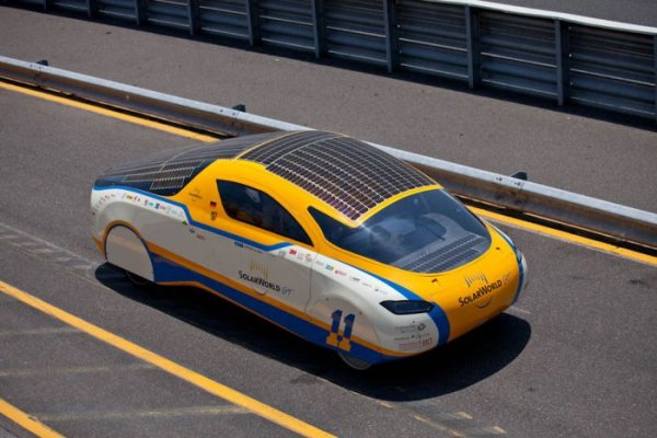 Гонки на "солнечных" автомобилях в Австралии