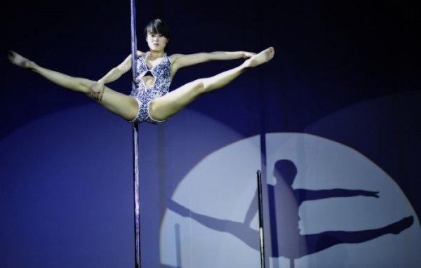   Pole Dance.  2