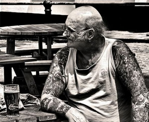 Старички, которые в молодости увлекались татуировками