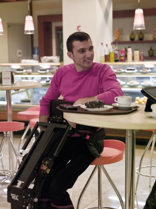 Современное инвалидное кресло