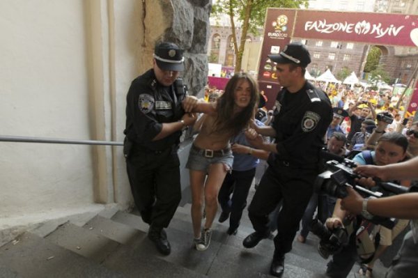 FEMEN    -2012