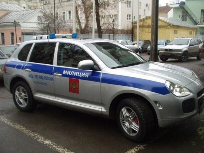 полицейские машины россии 
