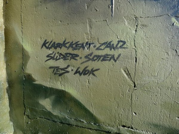 Сногшибательное граффити в стиле "Парк Юрского периода"