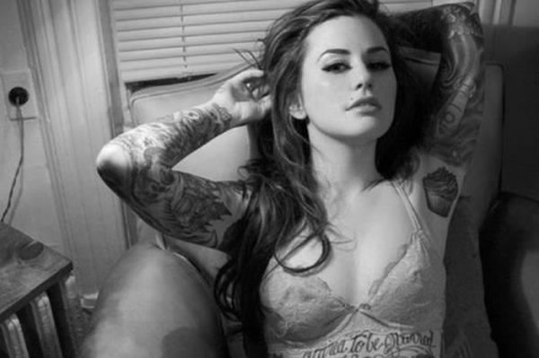 Потрясающие татуировками на стройных девушках