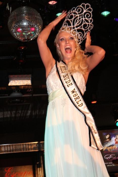 Победительница американского конкурса "Голая мисс мира 2013"