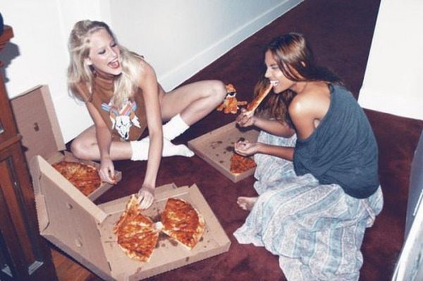 Девушки, которые обожают пиццу
