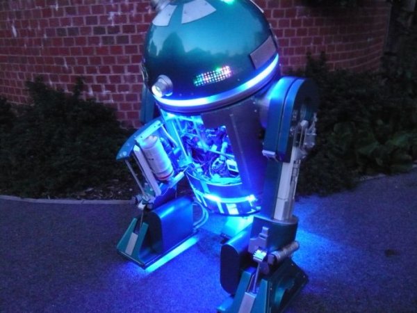      "R2-D2"