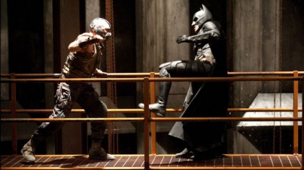 Как снималась битва Бэтмена против Бэйна