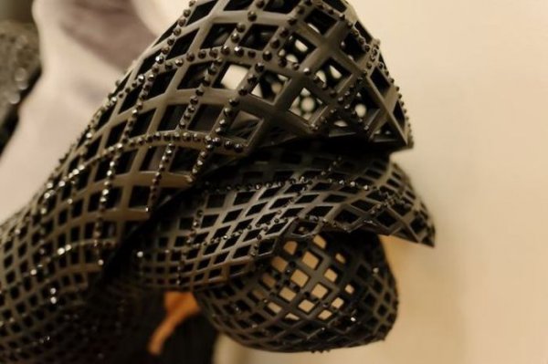 Откровенное платье, которое было напечатано на 3D-принтере