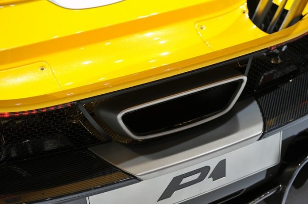 Суперкар McLaren P1 на Женевском автосалоне