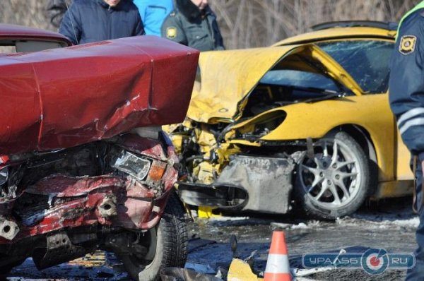 Страшная лобовая авария Porsche и ВАЗ