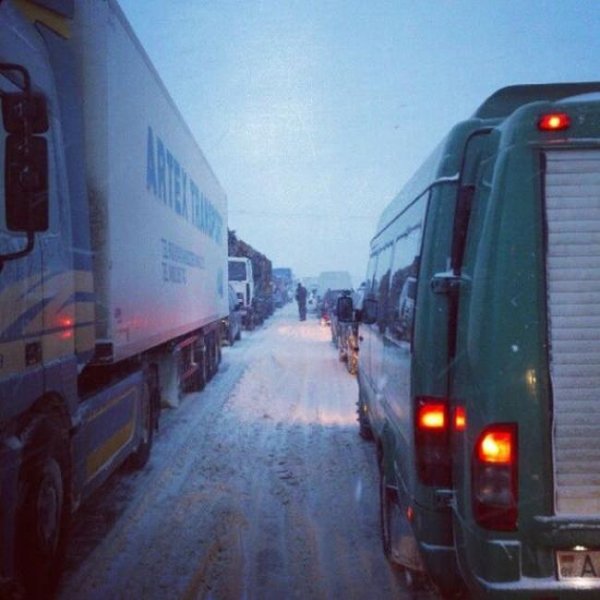 Охлобыстин провел ночь на морозе в жуткой пробке под Минском