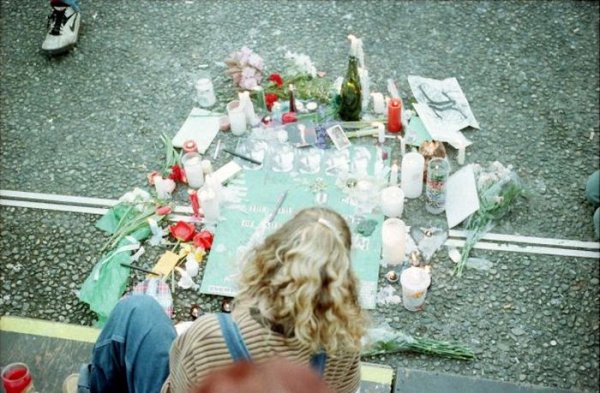 Фотографии, сделанные на месте убийства Курта Кобейна