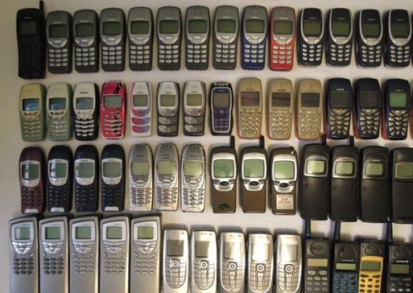 Огромная коллекция классических мобильных телефонов за бесценок