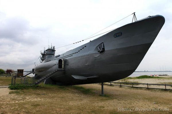    U-995
