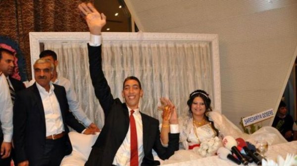 Свадьба самого высокого человека в мире по имени Султан Косе