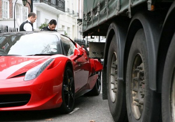 Водитель грузовика не заметил Ferrari 458 Italia