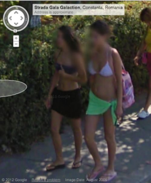 Девушки на Google Street View