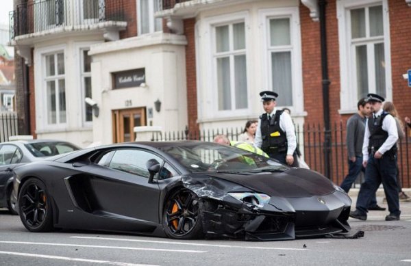 Шикарный Lamborghini Aventador был разбит в Лондоне