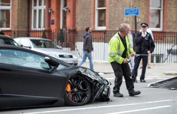 Шикарный Lamborghini Aventador был разбит в Лондоне