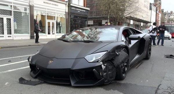  Lamborghini Aventador    