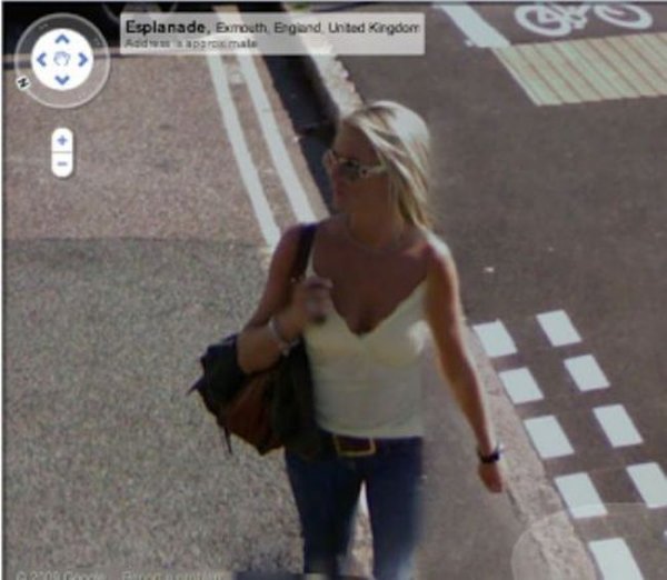 Девушки на Google Street View
