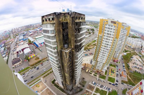 Пожар в новой высотке в Красноярске тушили при помощи вертолетов МЧС
