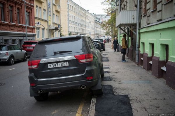 В Москве демонтируют дорожные столбики