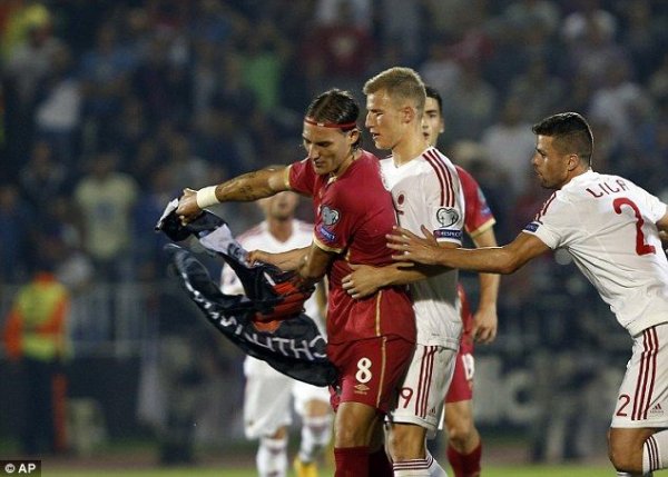 Дрон вызвал беспорядки на матче Сербия - Албания