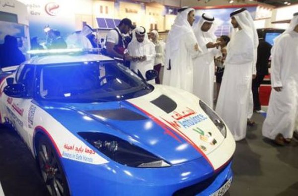 Дубайские медики получили в качестве машин скорой помощи спорткары «Лотус» и «Мустанг»