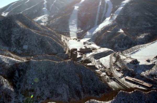 Первый горнолыжный курорт КНДР простаивает без дела