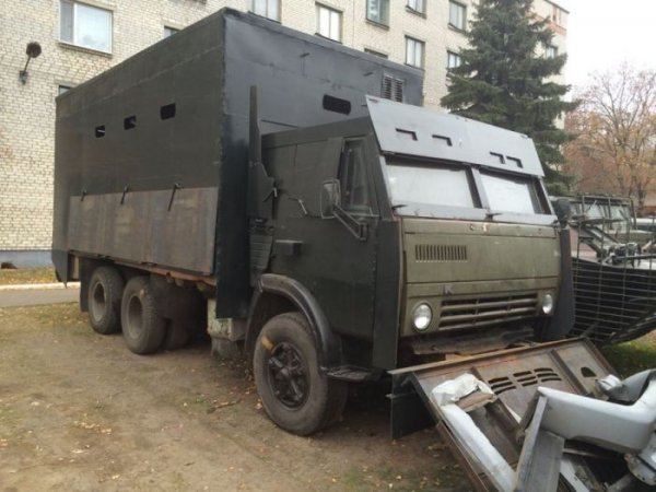 Самодельные бронетранспортеры украинских силовиков