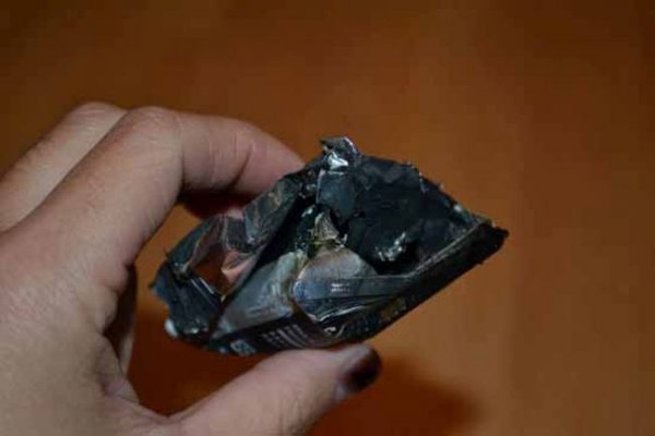 Samsung GALAXY Ace 2 взорвался рядом с кроватью своей хозяйки