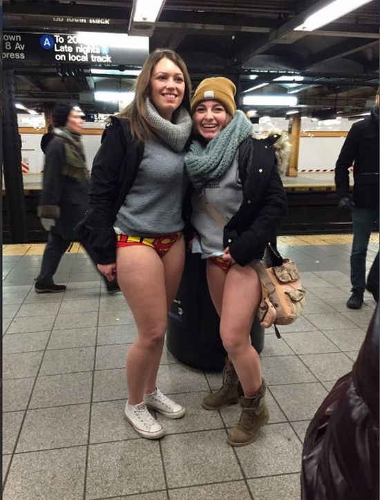 Бесстыжие пассажиры или как проходит акция The No Pants Subway Ride