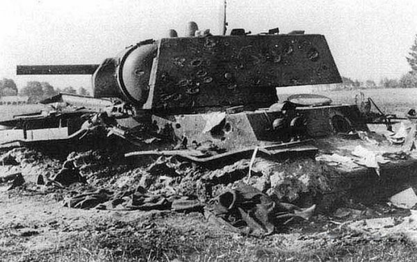Подвиг экипажа тяжелого советского танка КВ-1 под городом Расейняй