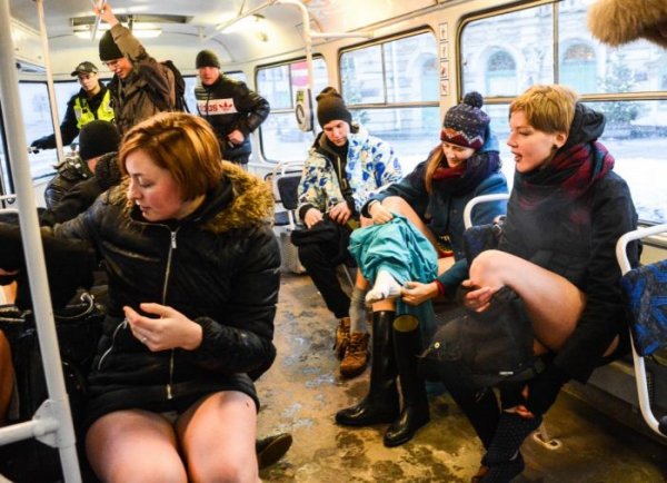 Бесстыжие пассажиры или как проходит акция The No Pants Subway Ride