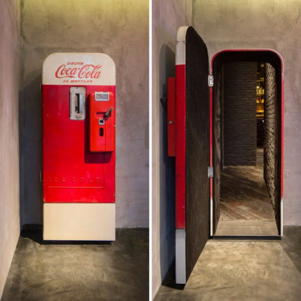 Догадайтесь, что скрывает за собой торговый автомат Coca-Cola?