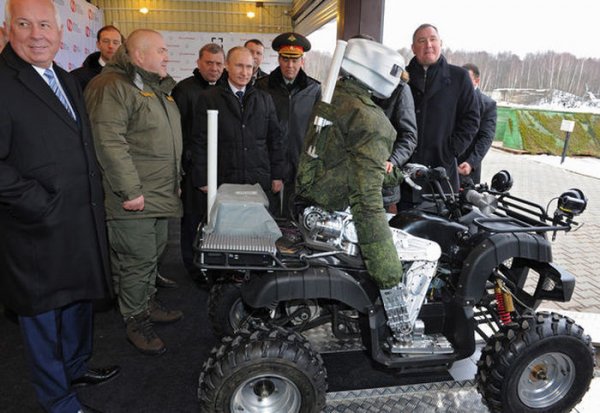 Путину показали отечественного человекоподобного робота