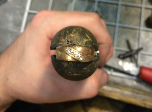 Обручальное кольцо, побывавшее в измельчителе мусора