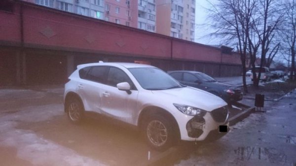 В Ростове у автомобилей Mazda вырезают противотуманки
