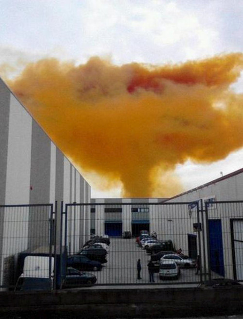 Пять городов Каталонии окутало токсичное оранжевое облако