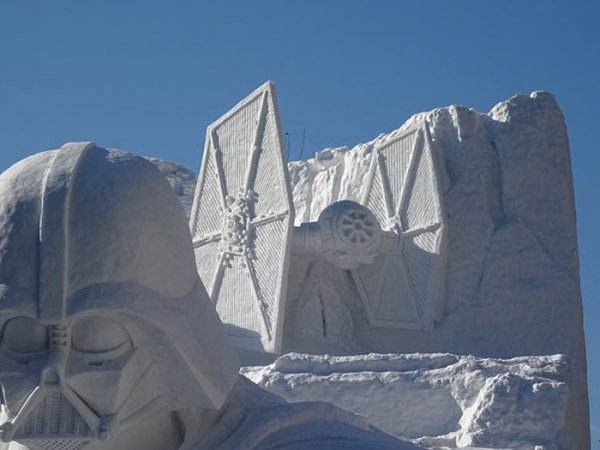 Снежная скульптура для фанатов Звездных войн