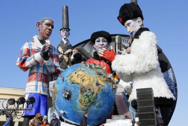 Какие куклы политиков ждут нас на европейских карнавалах в этом году